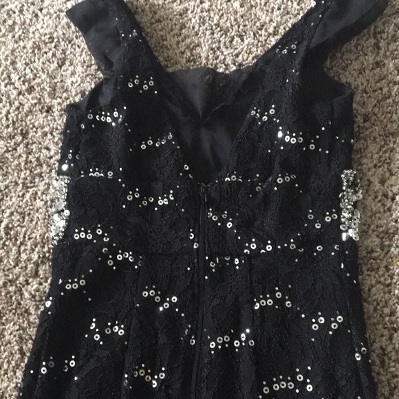 Gorgeous beaded black party/prom dress - Picture 4 of 7